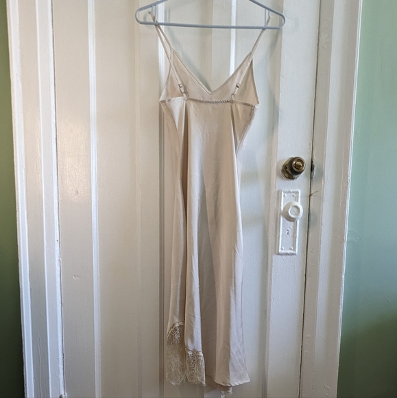 Beige slip dress - Picture 2 of 3